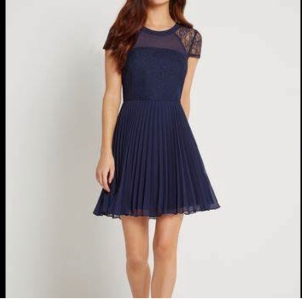 BcBGeneration Lace Front Cocktail Dress w/pleats 12 EUC